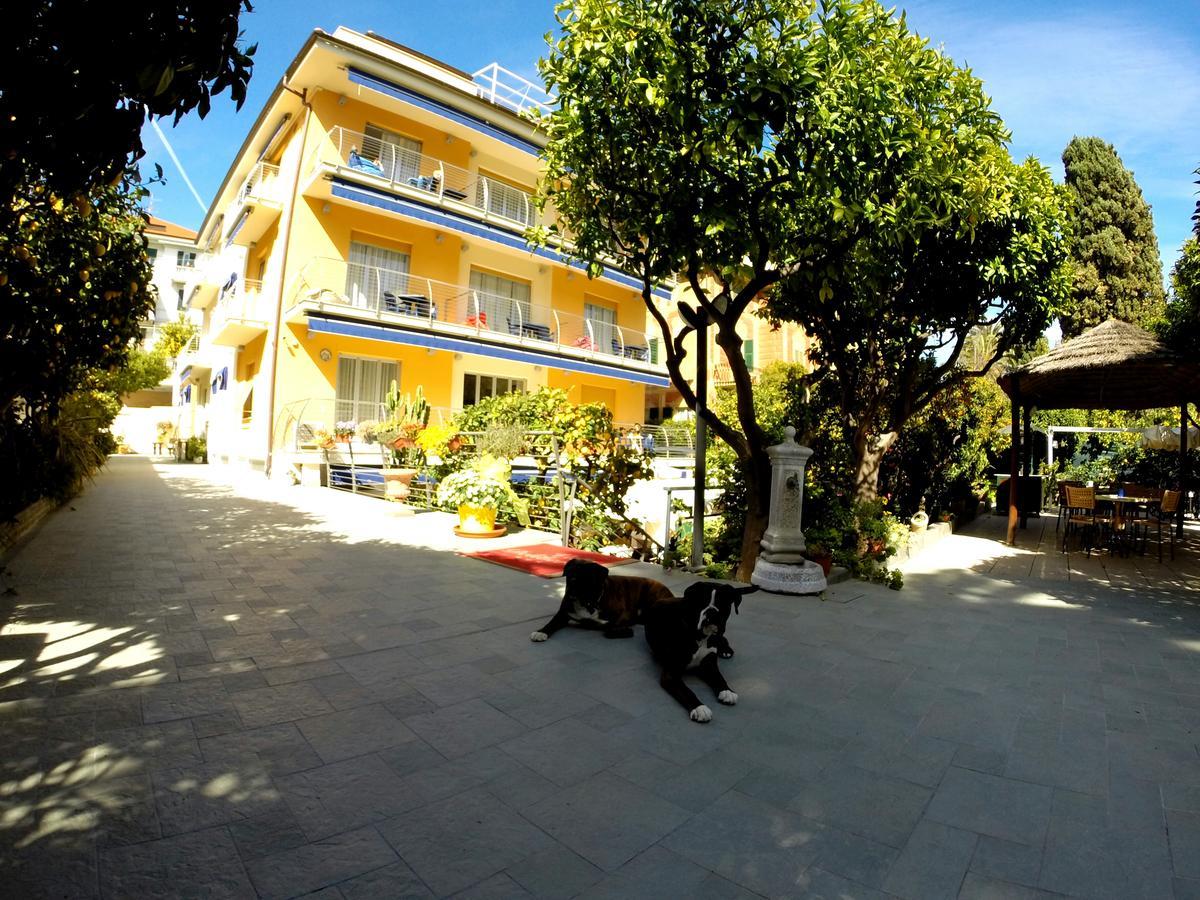 Hotel Villa Delibera Вараце Екстериор снимка