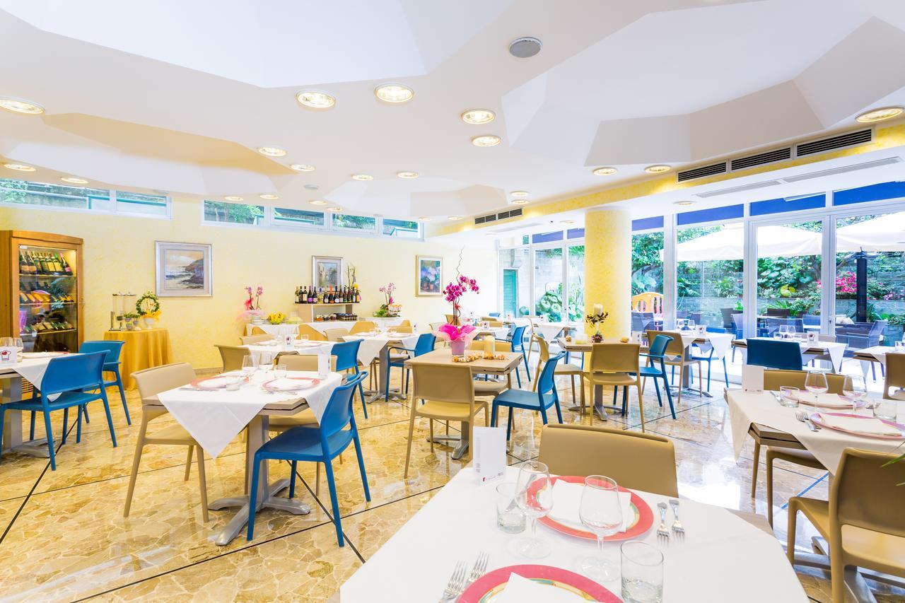 Hotel Villa Delibera Вараце Екстериор снимка