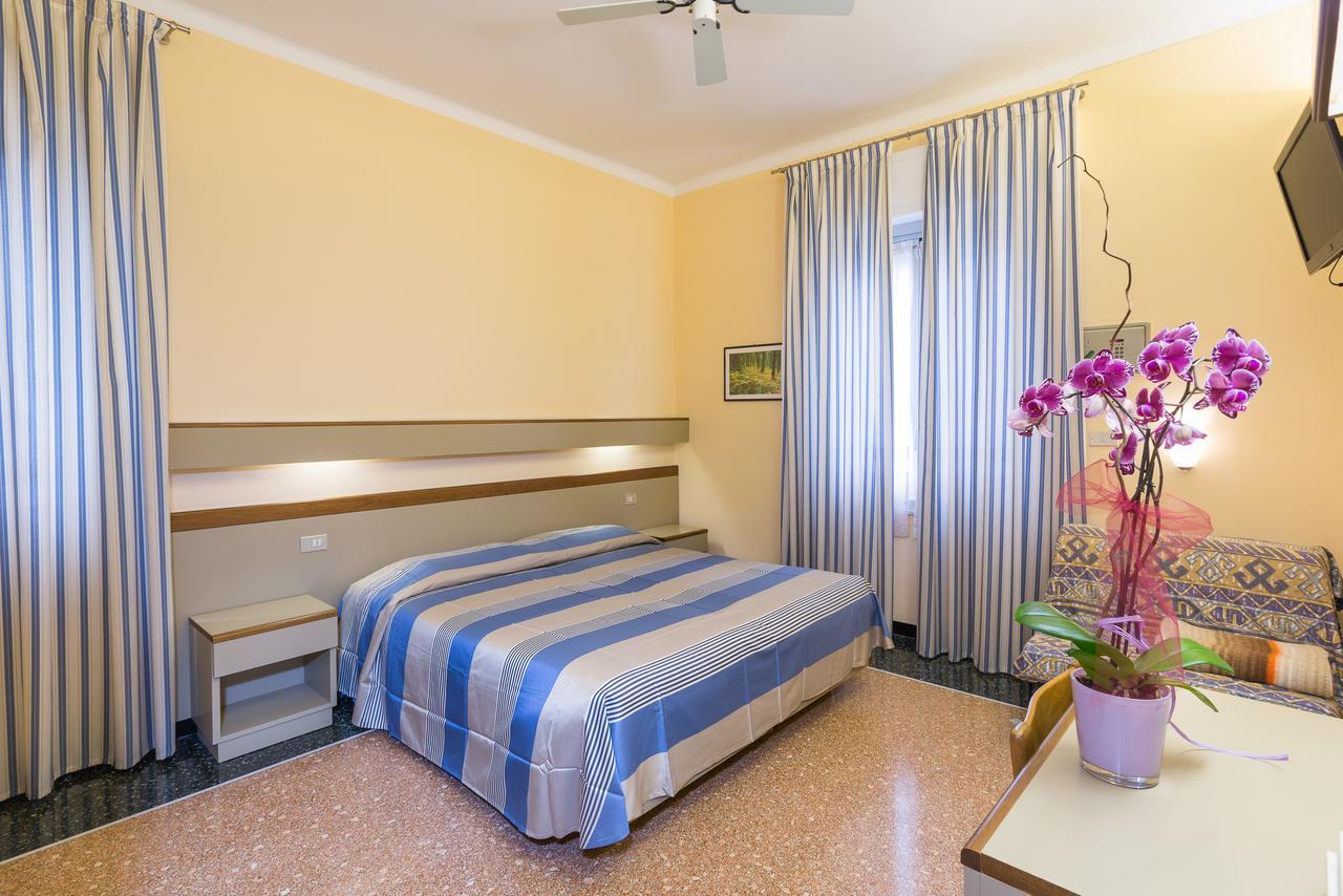 Hotel Villa Delibera Вараце Екстериор снимка