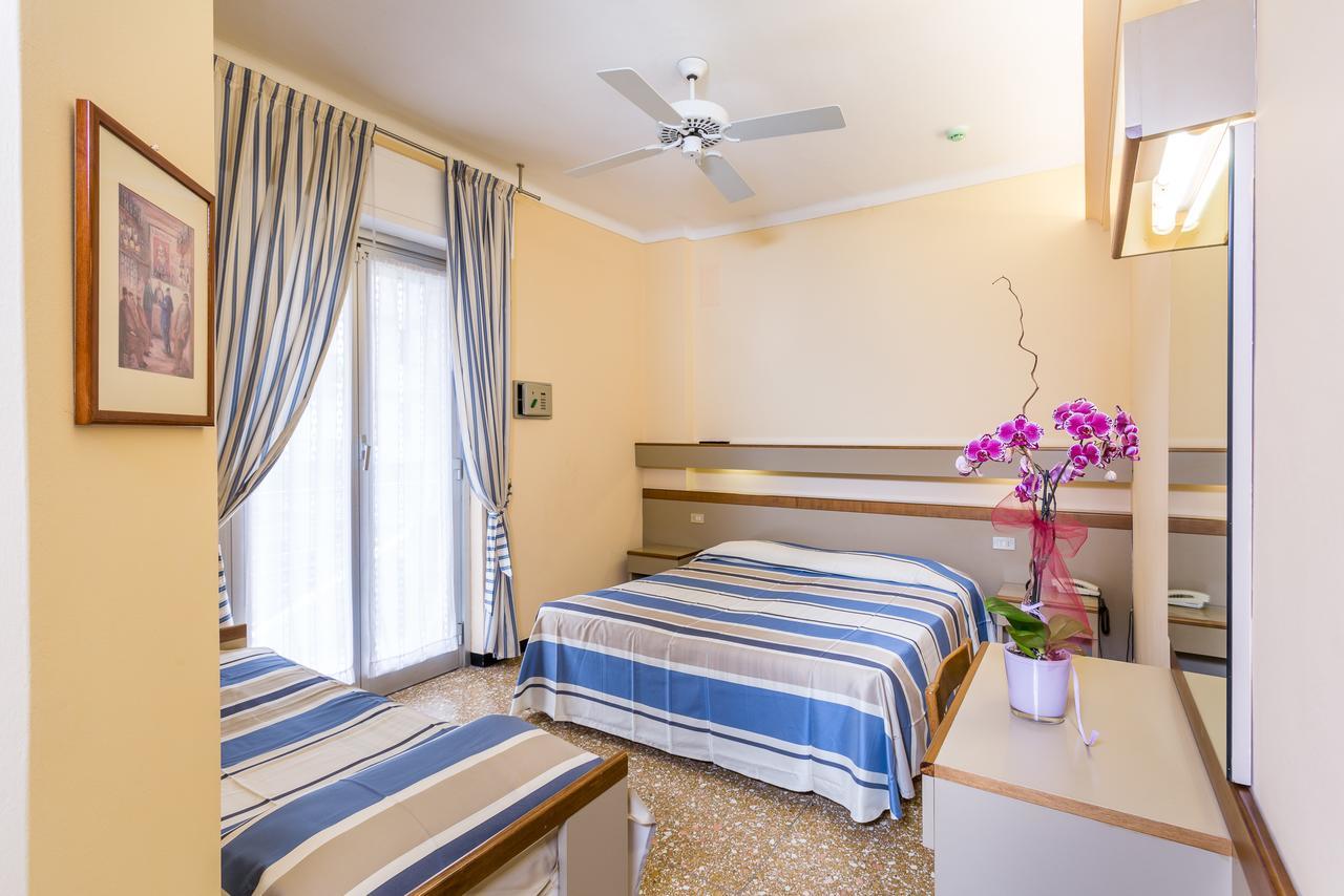 Hotel Villa Delibera Вараце Стая снимка