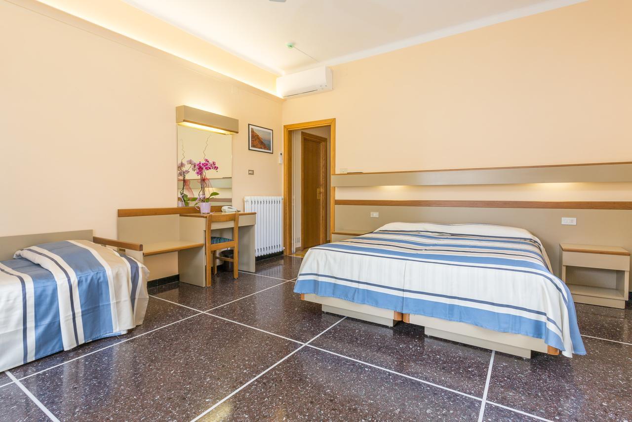 Hotel Villa Delibera Вараце Екстериор снимка
