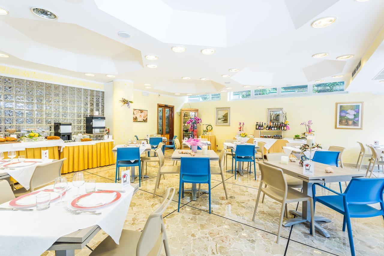 Hotel Villa Delibera Вараце Екстериор снимка