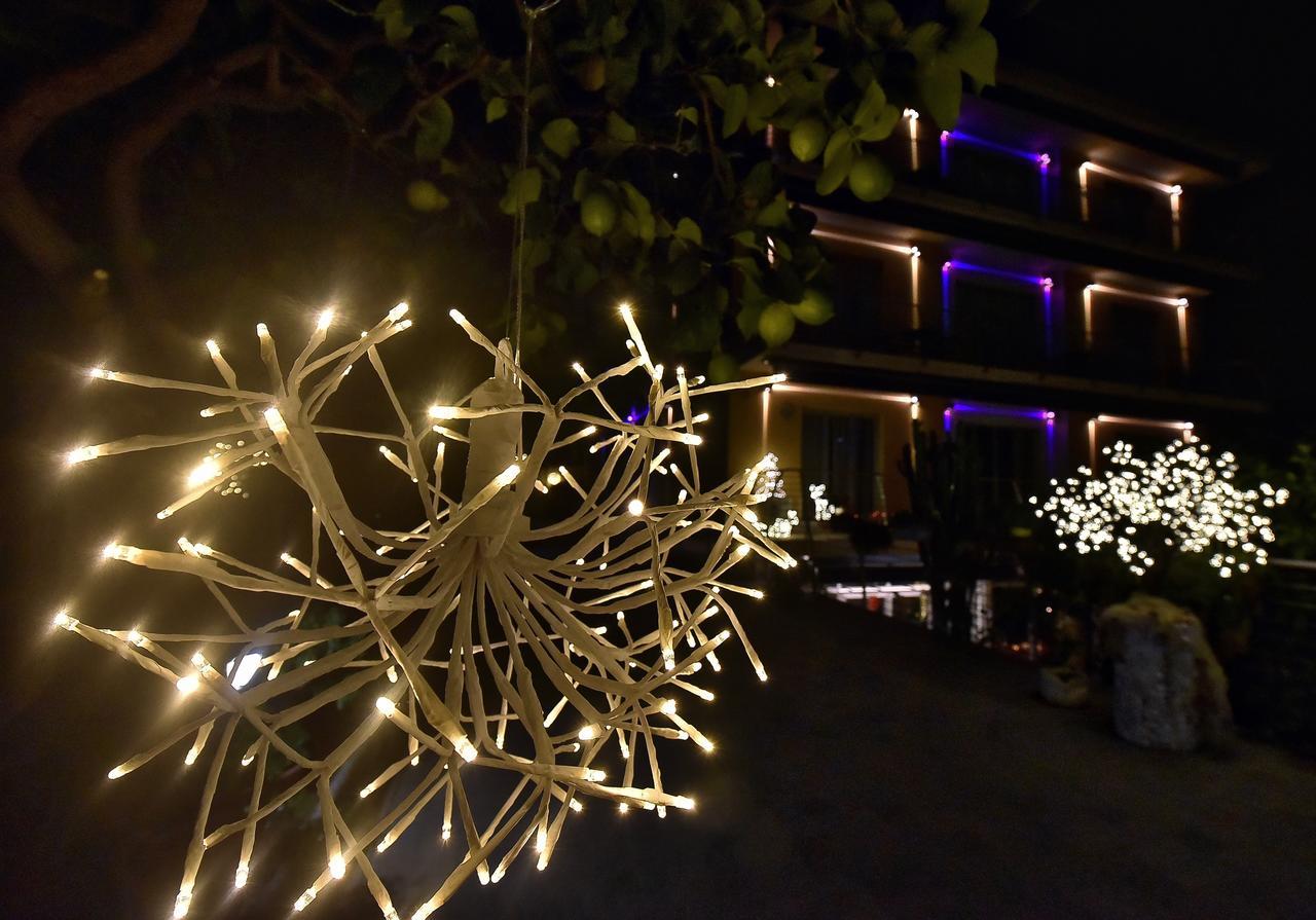 Hotel Villa Delibera Вараце Екстериор снимка