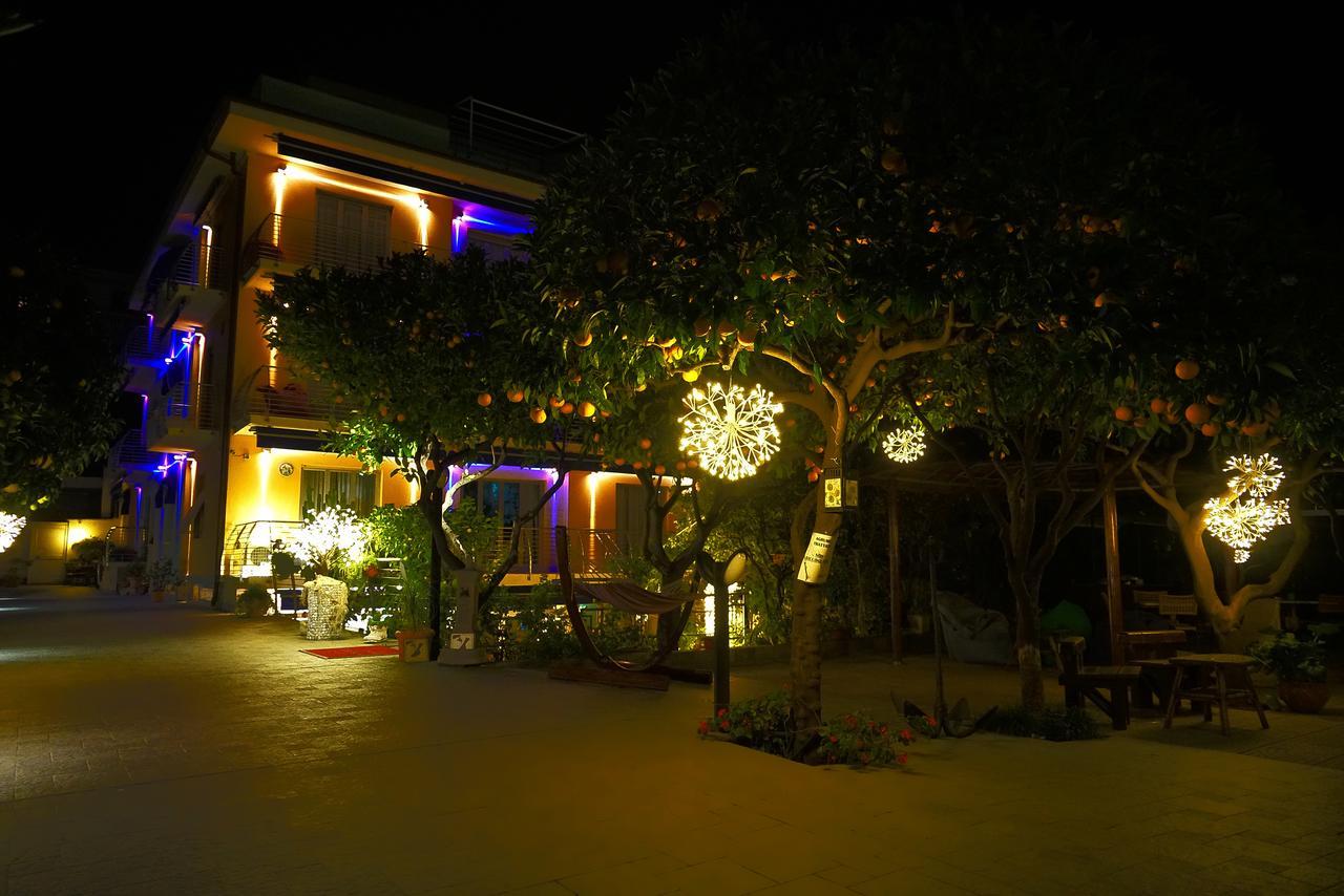 Hotel Villa Delibera Вараце Екстериор снимка